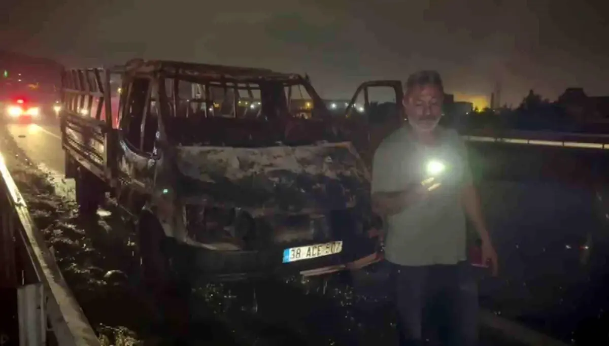 hatayda kamyonet yandi surucu tepki gosterdi JXKPSOBu