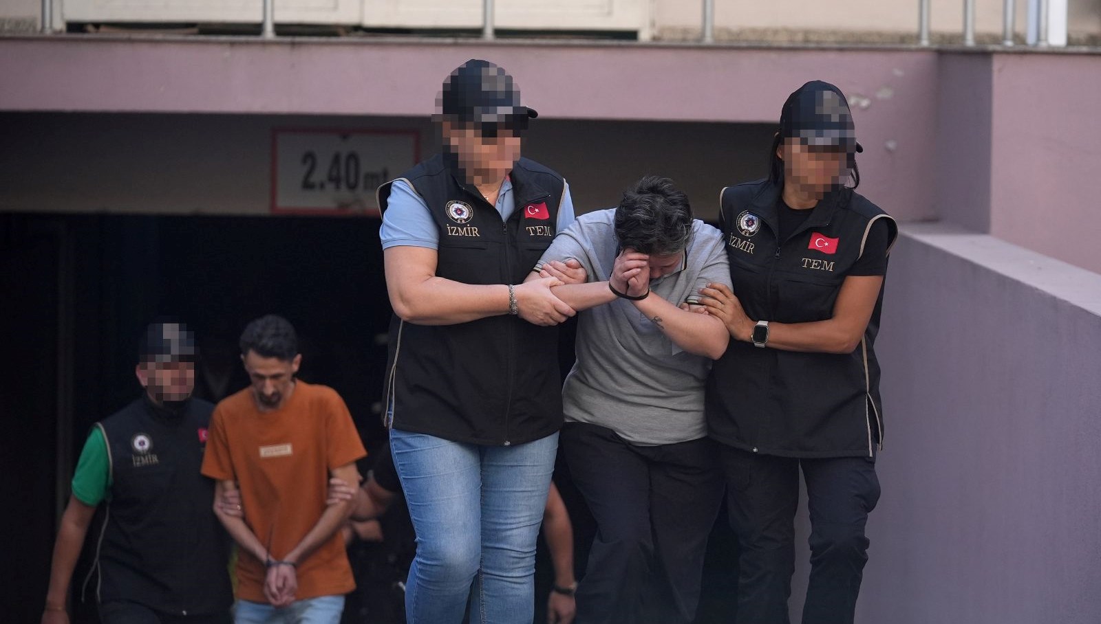 izmir karakol saldirisi saldirgan ve diger supheliler adliyeye sevk edildi 3FjwI39K