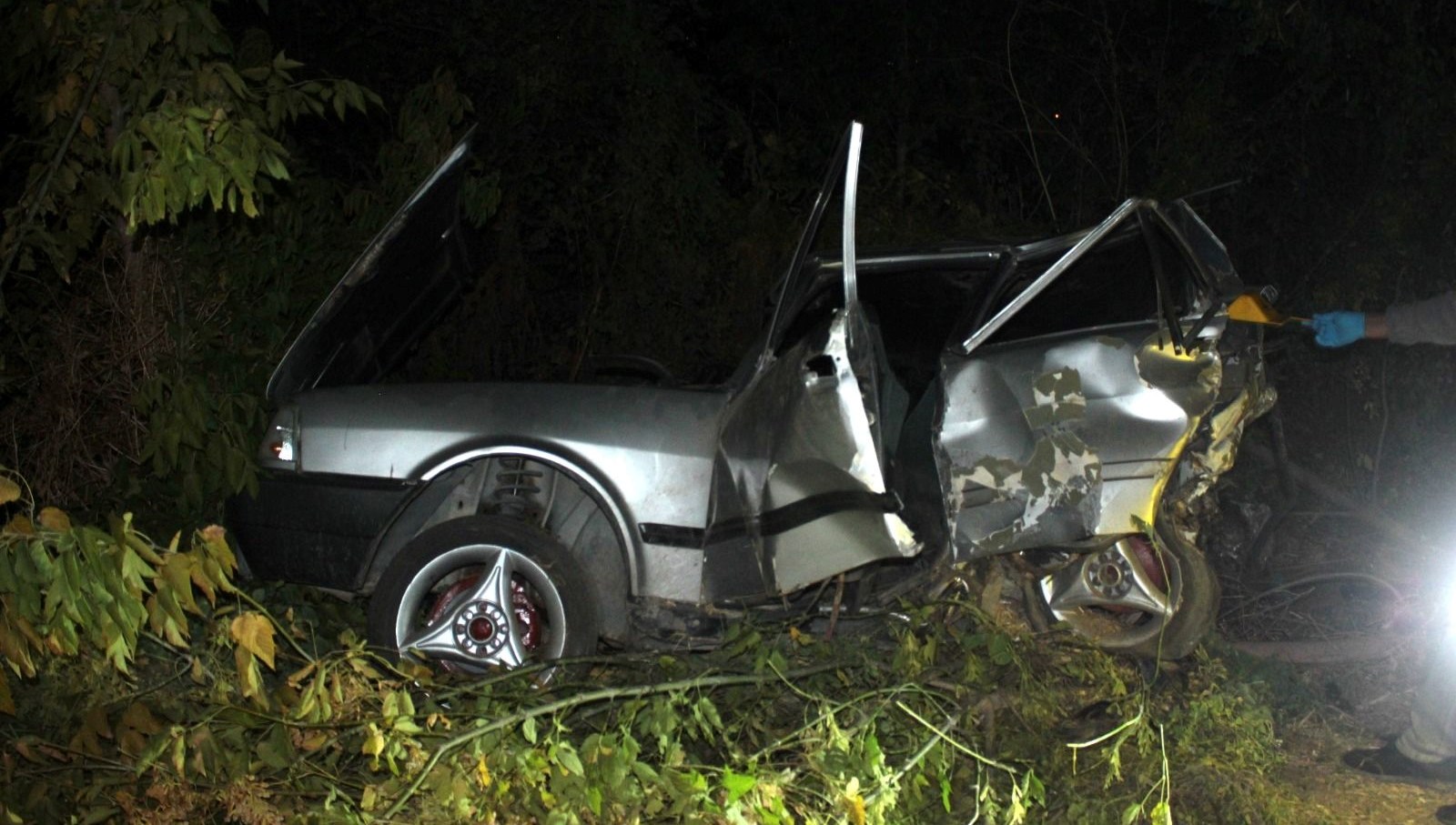 izmirde kamyonet ile otomobil carpisti olu ve yaralilar var Wk5ppUvI