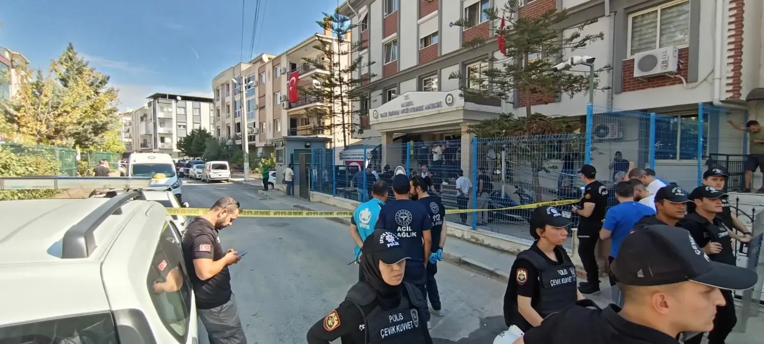 izmirde polis merkezine silahli saldiri 2 polis sehit oldu 4yWzN8xS