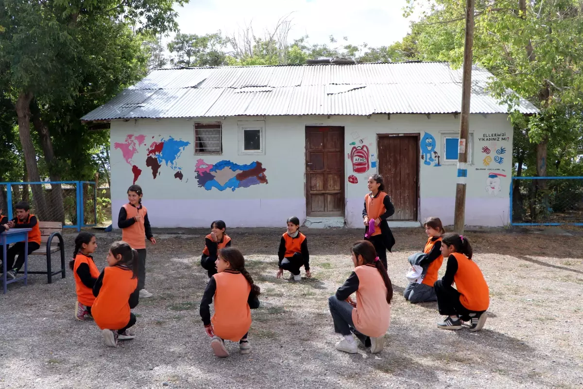 ogretmenden egitici duvar sanati Y1kIRtul