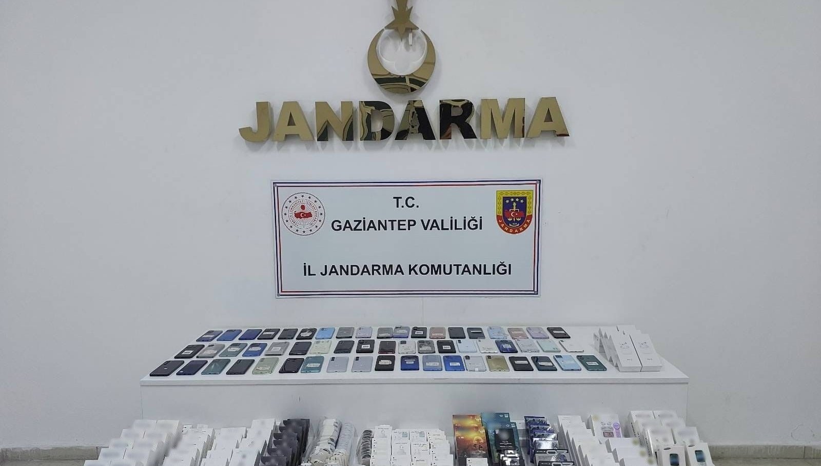 gaziantepde operasyon 1 milyon 900 bin degerinde kacak urun ele gecirildi jRZZQeen.jpg