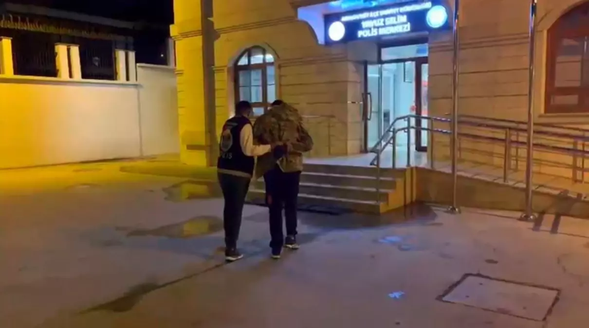 istanbulda genc kiza otobus duraginda sozlu taciz VZFBwHc3