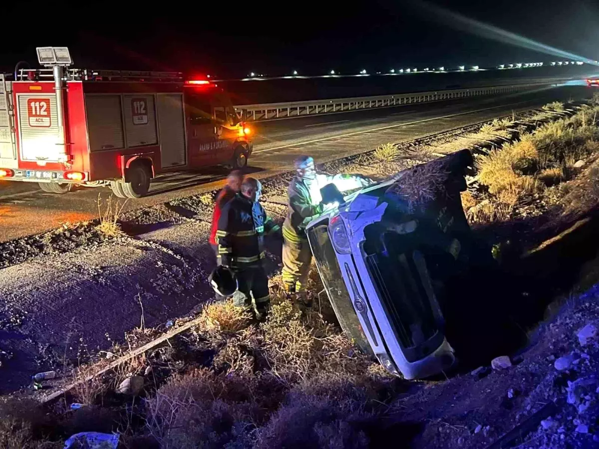 mardinde hafif ticari arac devrildi surucu yaralandi gedzVXHF.jpg