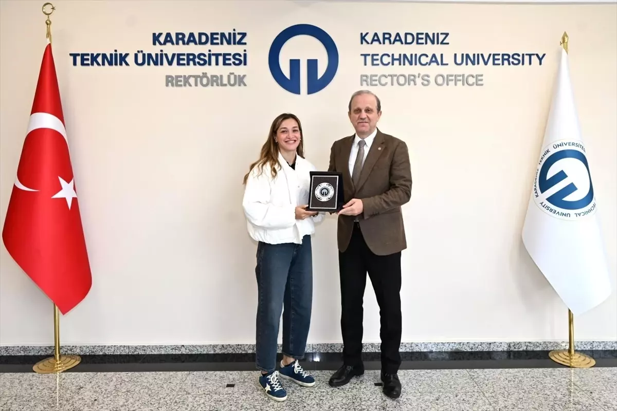 milli boksor buse naz cakiroglundan ktu rektorune ziyaret BDEud2lD.jpg