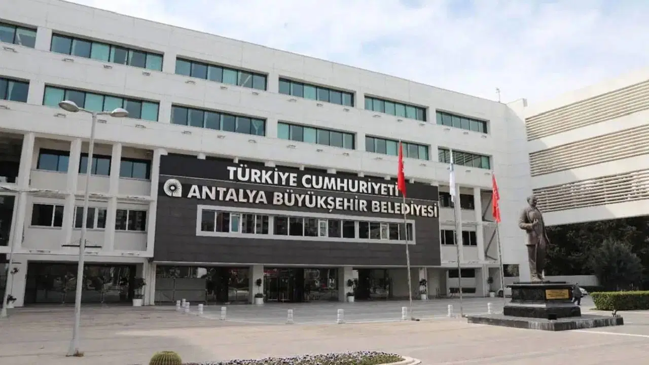 Antalya’da Şok Eden Olay! Motosiklet Tamircisi Kendini İş Yerine Kilitledi