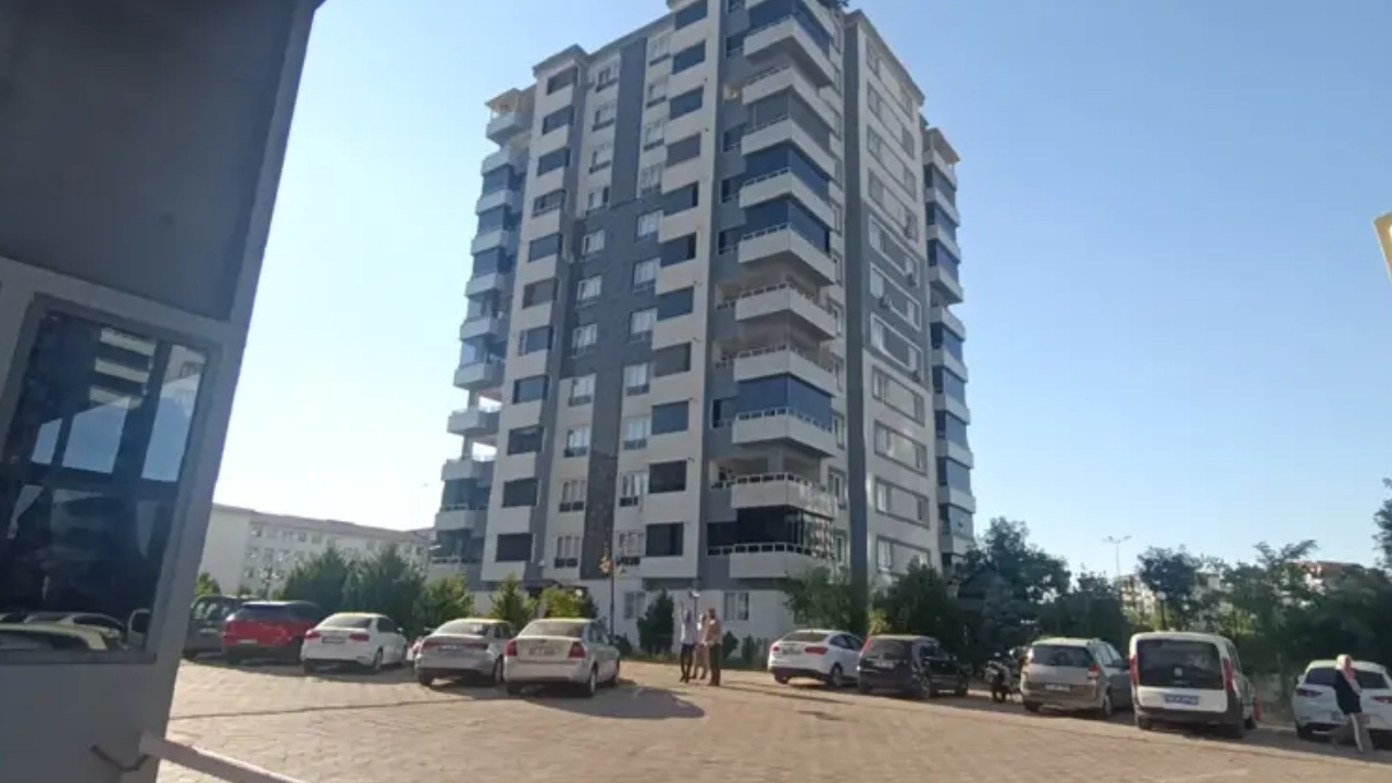 Asansor faciasi 66 yasindaki kadin sikisarak hayatini kaybetti DYbpiK3v