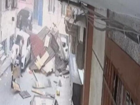 Firtina catilari ucurdu cocuklar olumden dondu KwBbF5XS